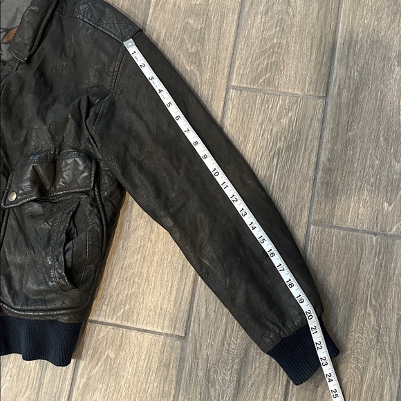 U2 Wear Me Out Black Bomber Leather Jacket, size 38. Zip, snap front. - Picture 14 of 14